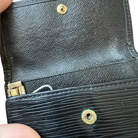 Louis Vuitton 6 Key Holder! Vintage, Pre-Loved! - Picture 6 of 12